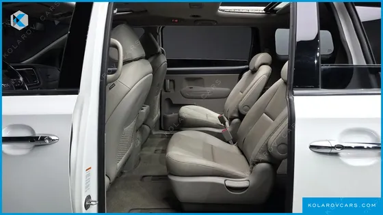 KIA CARNIVAL 9-SEATER LUXURY