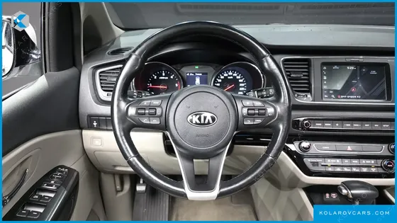 KIA CARNIVAL 9-SEATER LUXURY