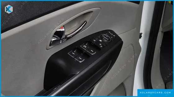 KIA CARNIVAL 9-SEATER LUXURY
