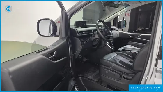 HYUNDAI STARIA CARGO 5-SEATER
