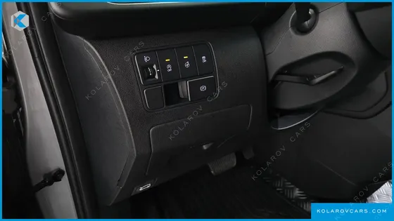 HYUNDAI STARIA CARGO 5-SEATER