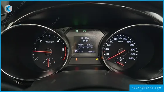 KIA CARNIVAL 9-SEATER PRSTIGE