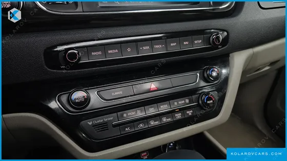 KIA CARNIVAL 9-SEATER PRSTIGE