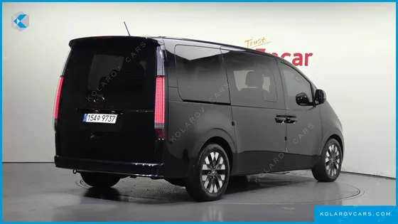 HYUNDAI STARIA LOUNGE 9-SEATER