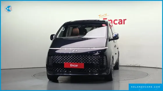 HYUNDAI STARIA LOUNGE 9-SEATER