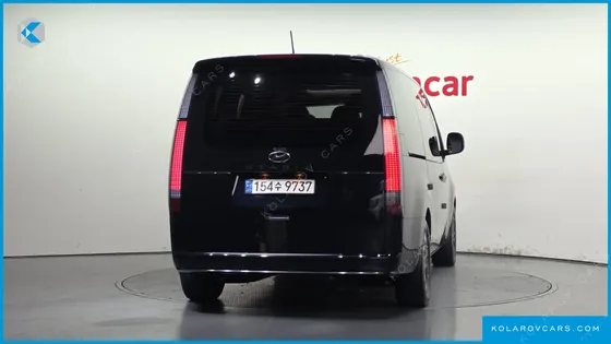 HYUNDAI STARIA LOUNGE 9-SEATER