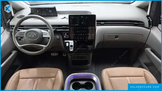 HYUNDAI STARIA LOUNGE 9-SEATER