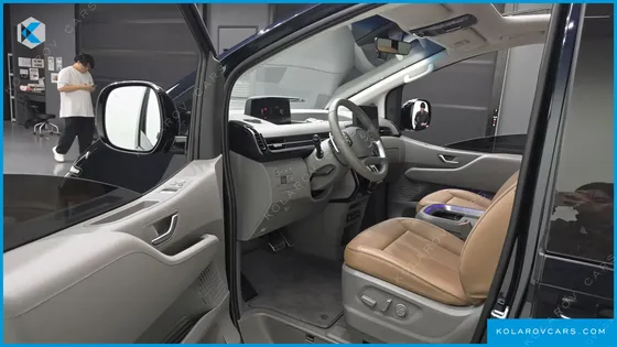 HYUNDAI STARIA LOUNGE 9-SEATER