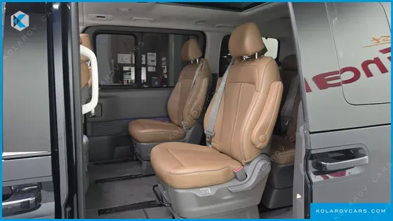 HYUNDAI STARIA LOUNGE 9-SEATER