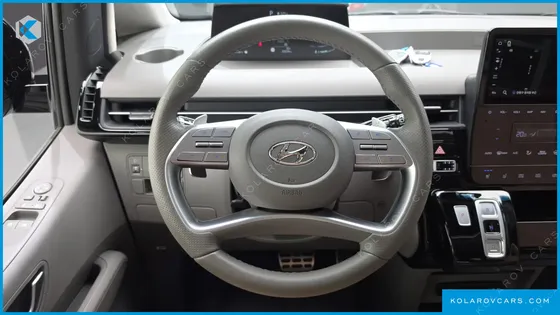 HYUNDAI STARIA LOUNGE 9-SEATER