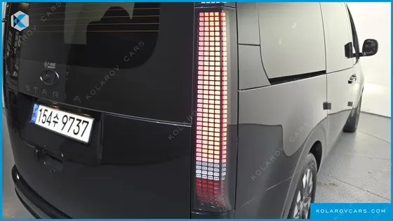 HYUNDAI STARIA LOUNGE 9-SEATER