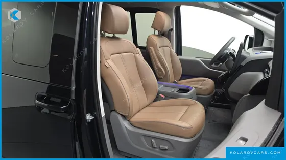 HYUNDAI STARIA LOUNGE 9-SEATER