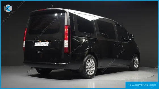 HYUNDAI STARIA TOURER 11-SEATER