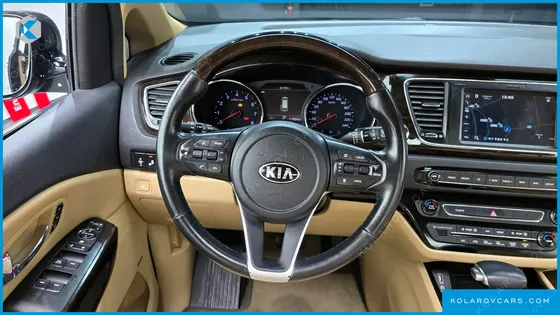 KIA CARNIVAL GASOLINE 7-SEATER LIMOUSINE