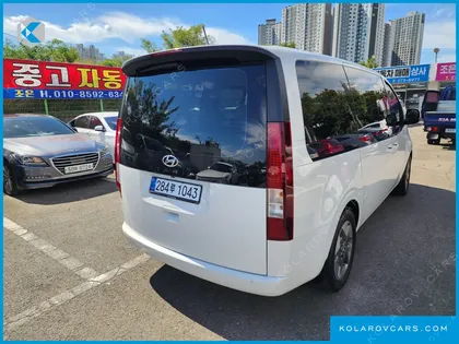 HYUNDAI STARIA TOURER 9-SEATER