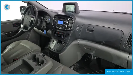 HYUNDAI STAREX 3-SEATER VAN