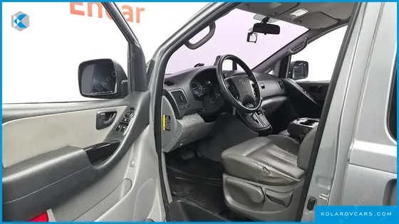 HYUNDAI STAREX 3-SEATER VAN