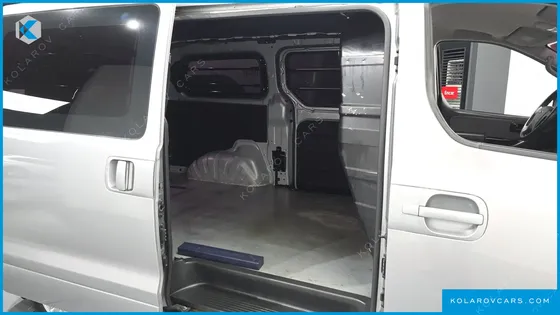 HYUNDAI STAREX 3-SEATER VAN