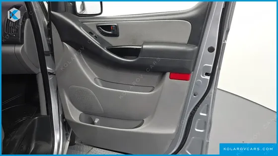 HYUNDAI STAREX 3-SEATER VAN