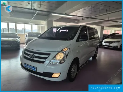 HYUNDAI STAREX 5-SEATER VAN