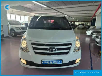 HYUNDAI STAREX 5-SEATER VAN