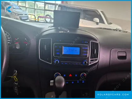 HYUNDAI STAREX 5-SEATER VAN