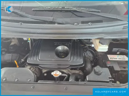 HYUNDAI STAREX 5-SEATER VAN