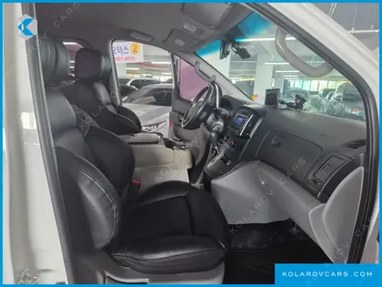 HYUNDAI STAREX 5-SEATER VAN