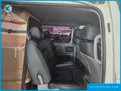 HYUNDAI STAREX 5-SEATER VAN