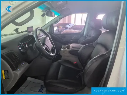 HYUNDAI STAREX 5-SEATER VAN