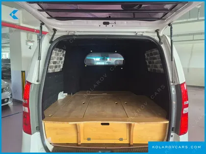 HYUNDAI STAREX 5-SEATER VAN