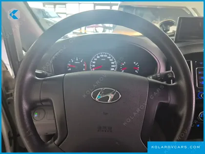 HYUNDAI STAREX 5-SEATER VAN