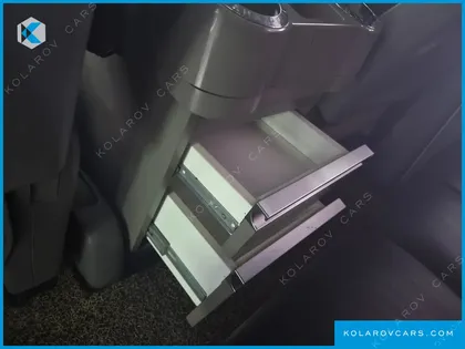 HYUNDAI STAREX 5-SEATER VAN