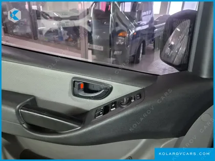 HYUNDAI STAREX 12-SEATER WAGON