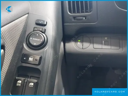 HYUNDAI STAREX 11-SEATER WAGON
