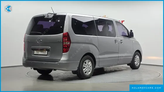HYUNDAI STAREX 12-SEATER WAGON