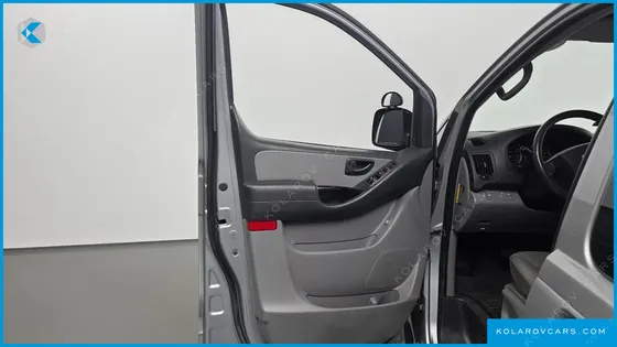HYUNDAI STAREX 12-SEATER WAGON