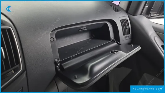 HYUNDAI STAREX 12-SEATER WAGON