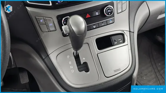 HYUNDAI STAREX 11-SEATER WAGON