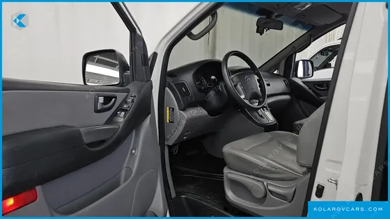 HYUNDAI STAREX 11-SEATER WAGON