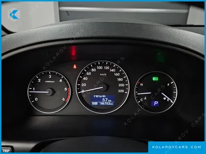 HYUNDAI STAREX 3-SEATER VAN