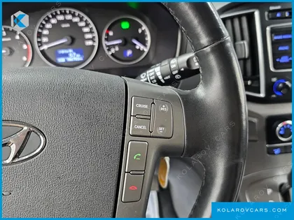 HYUNDAI STAREX 3-SEATER VAN