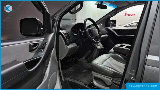 HYUNDAI STAREX 12-SEATER WAGON