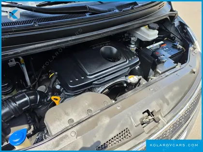 HYUNDAI STAREX 5-SEATER VAN