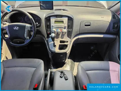 HYUNDAI STAREX 5-SEATER VAN
