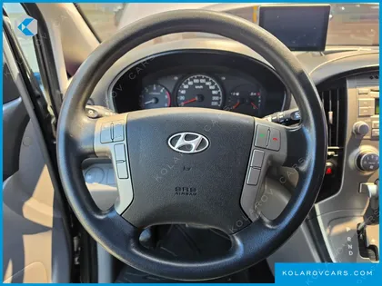 HYUNDAI STAREX 5-SEATER VAN