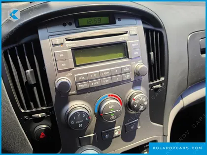 HYUNDAI STAREX 5-SEATER VAN
