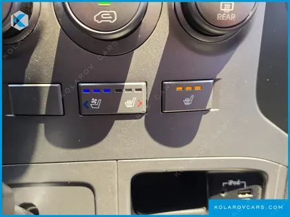 HYUNDAI STAREX 5-SEATER VAN