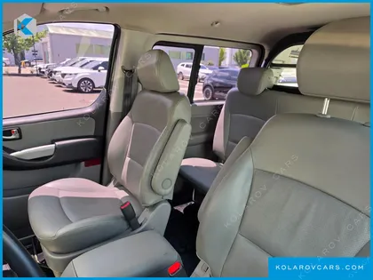 HYUNDAI STAREX 5-SEATER VAN