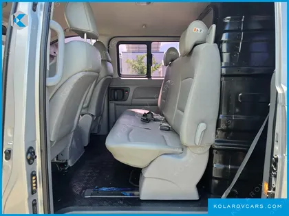 HYUNDAI STAREX 5-SEATER VAN